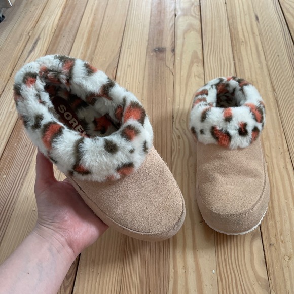Sorel Shoes - Sorel Nakiska Scuff Tan Suede Leopard Faux Fur Slippers NL4887-260 Womens 7